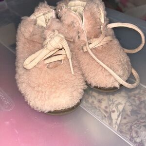 Mannuela pink fur booties size 23